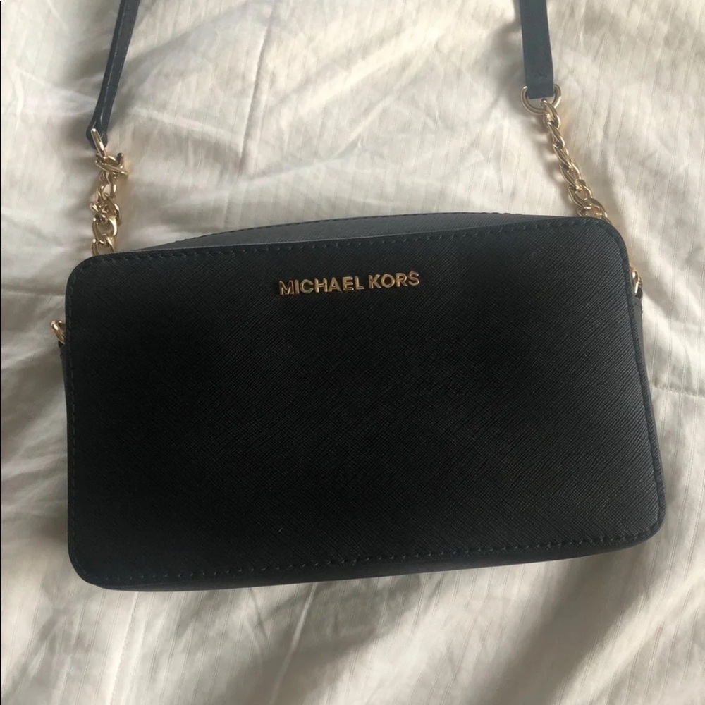 Micheal Kors cross body + Starbucks Giftcard❗️